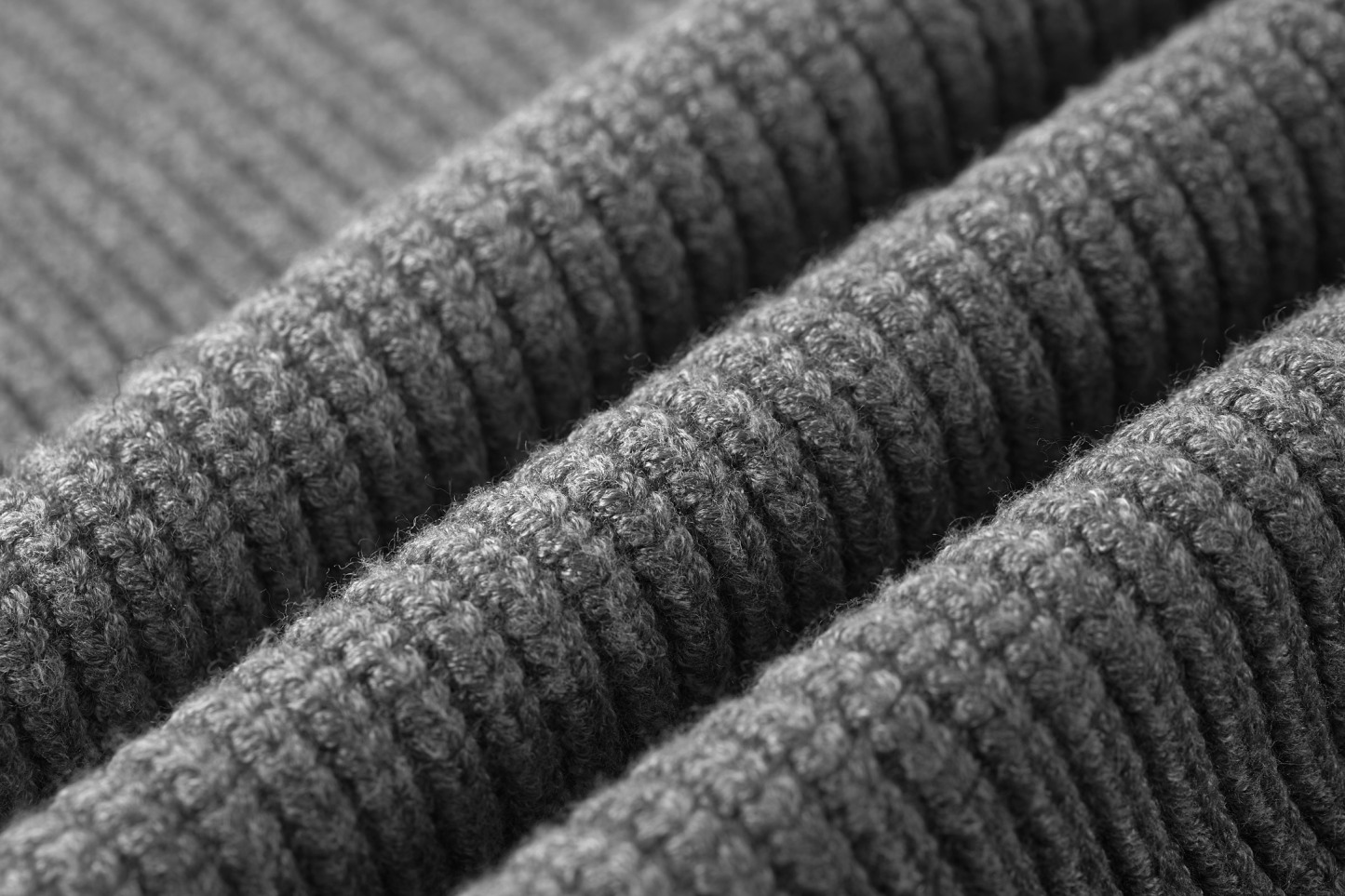 刺繡V領羊毛針織衫