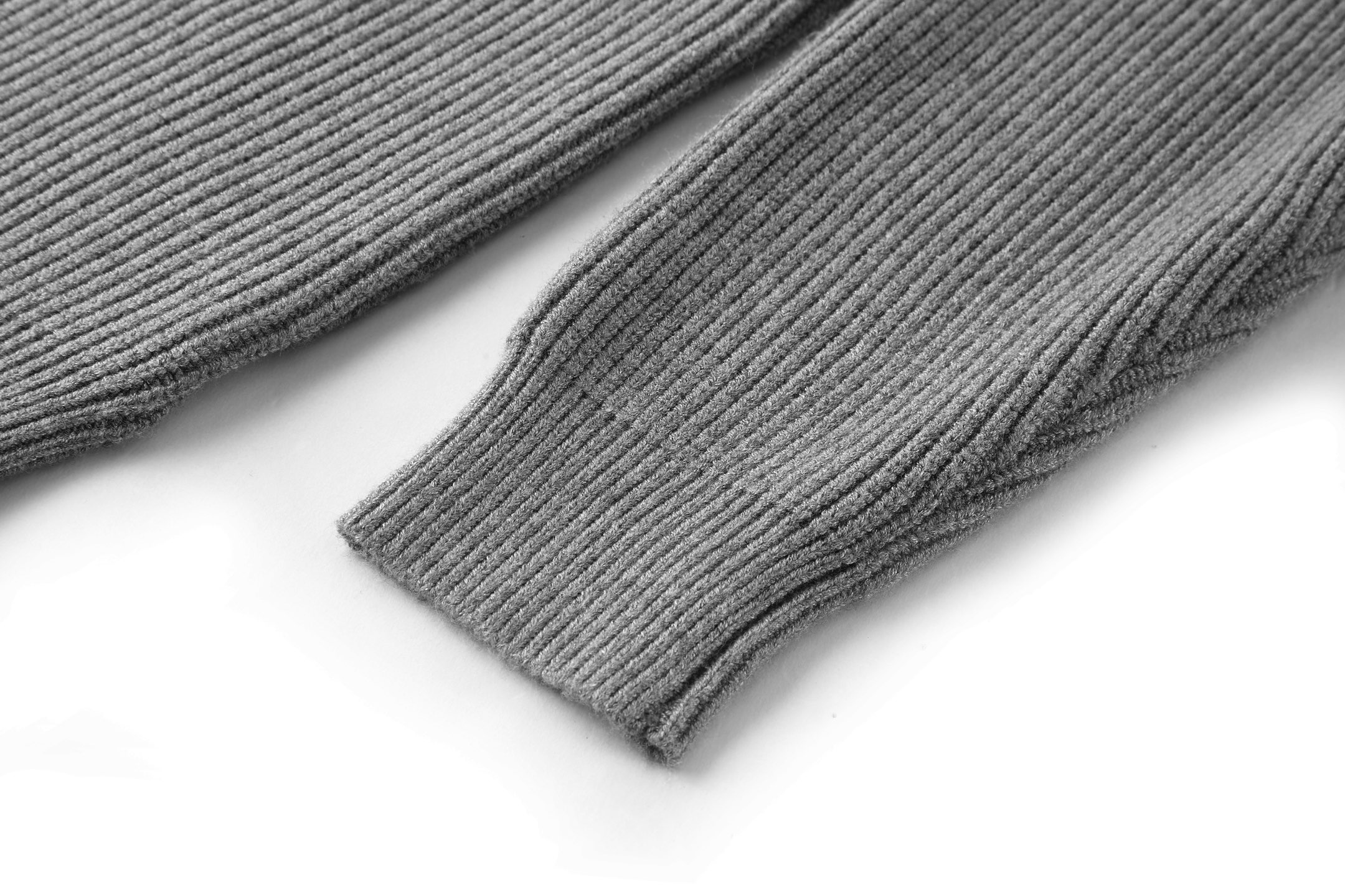 刺繡V領羊毛針織衫