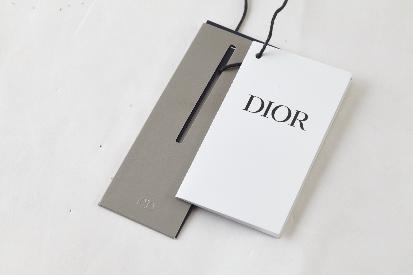 刺繡V領羊毛針織衫