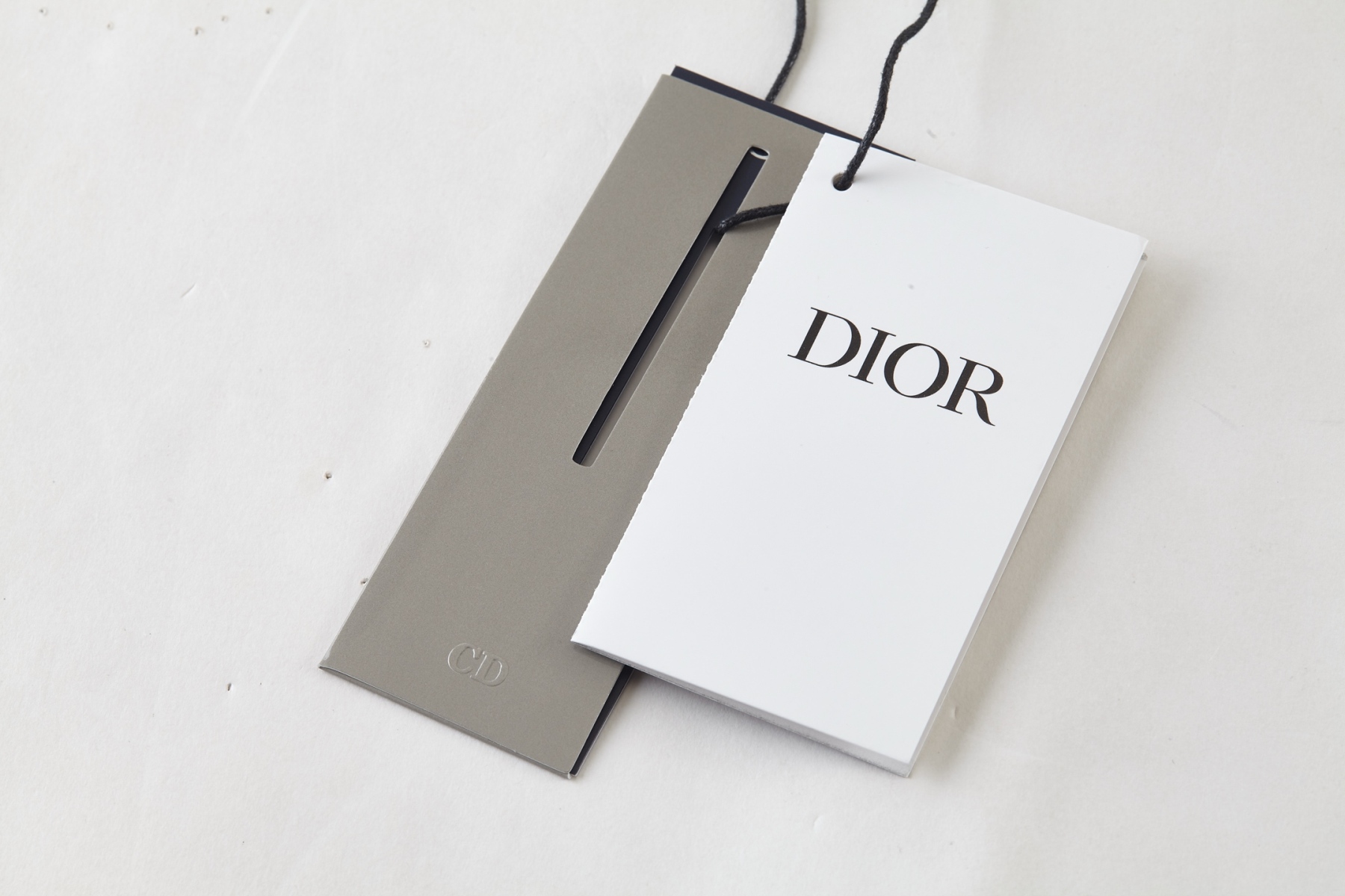 刺繡V領羊毛針織衫