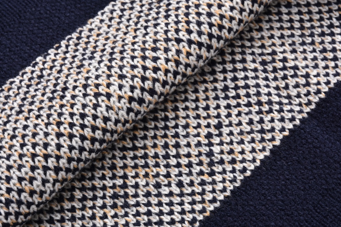 滿印提花圓領毛衣（海軍藍）