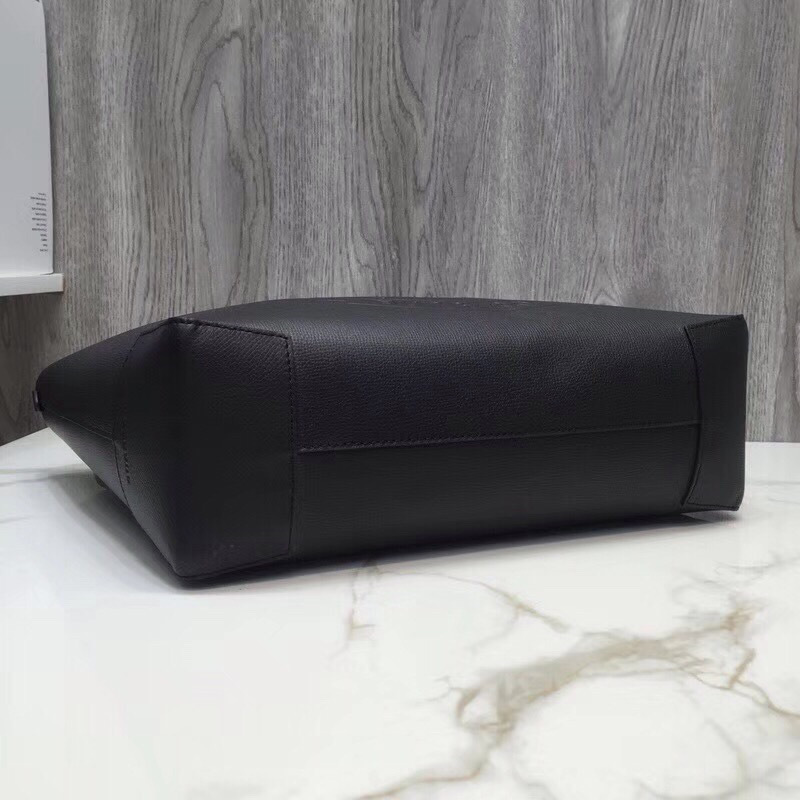 bb Small Embossed Crest Tote Black 