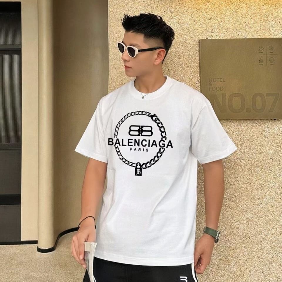 T-Shirt Balenciaga (Preta e Branca)