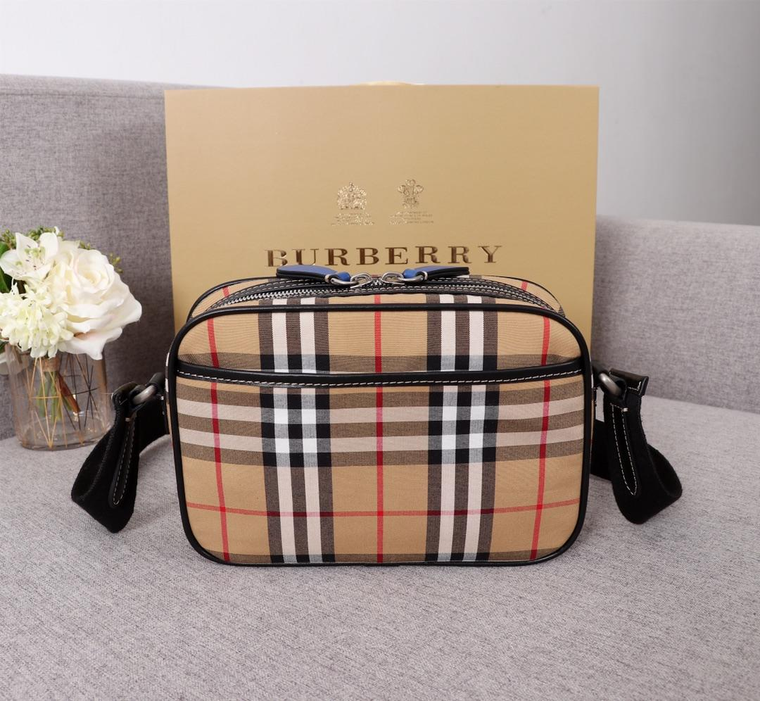 BB 40743481 Men Vintage Check and Leather Crossbody Bag Blue