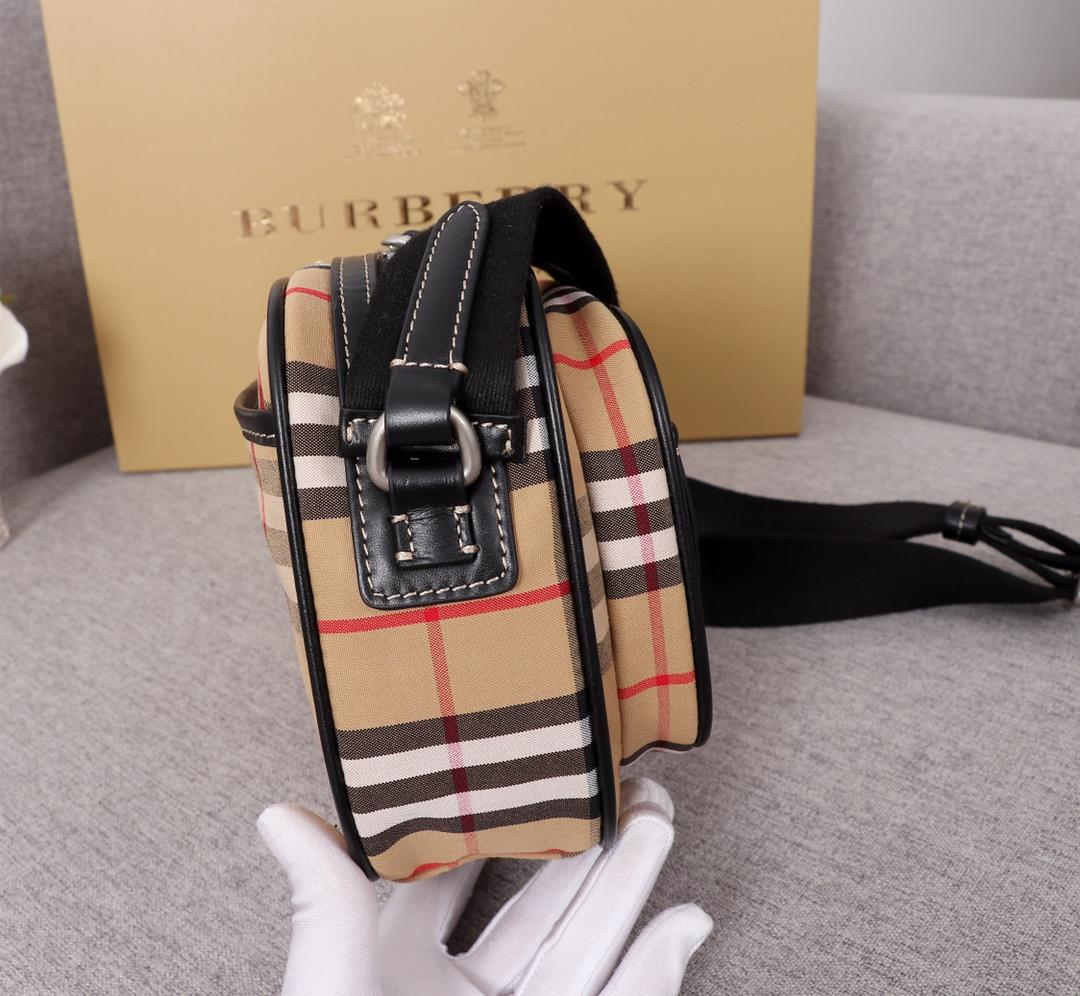 BB 40743481 Men Vintage Check and Leather Crossbody Bag Blue