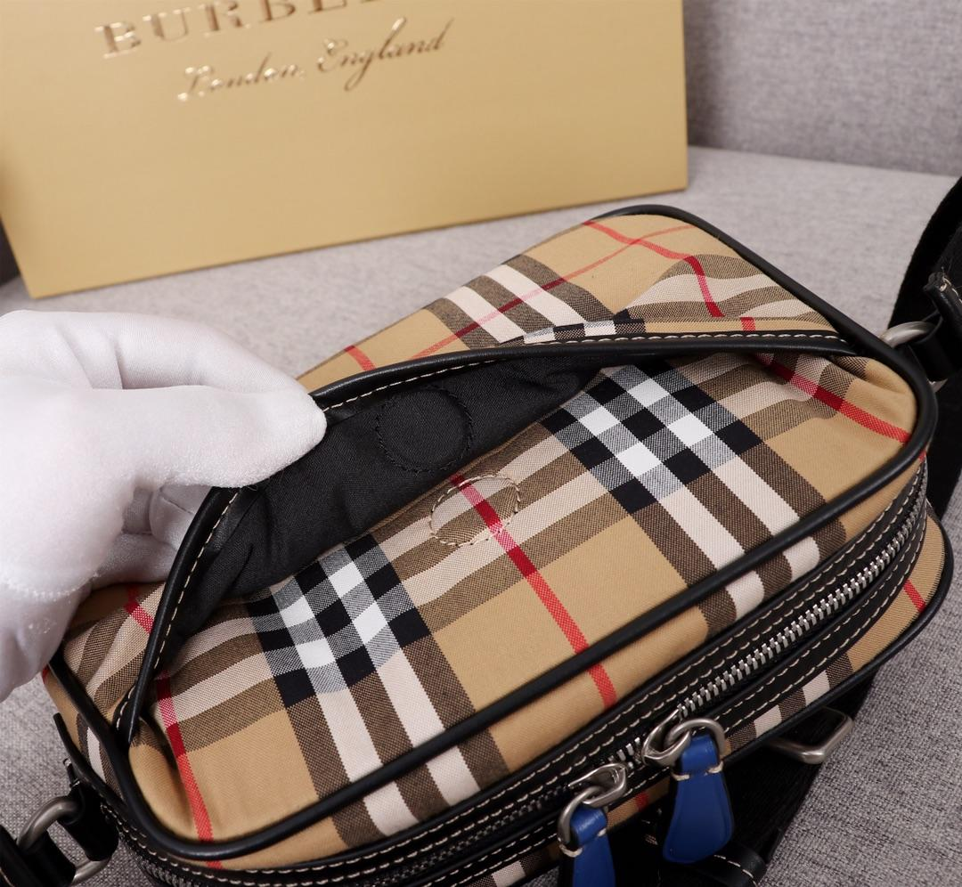 BB 40743481 Men Vintage Check and Leather Crossbody Bag Blue