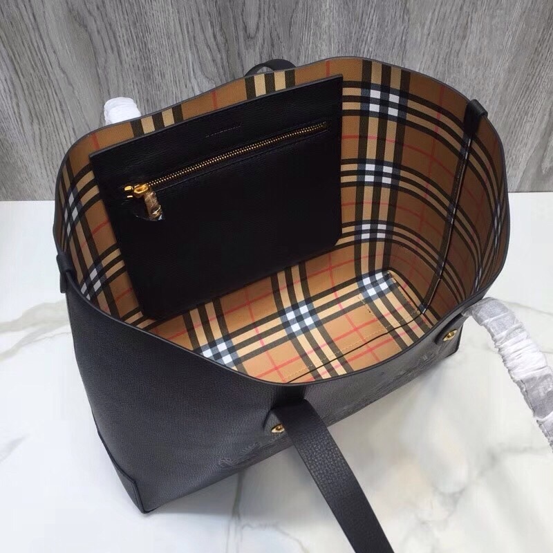 bb Small Embossed Crest Tote Black 