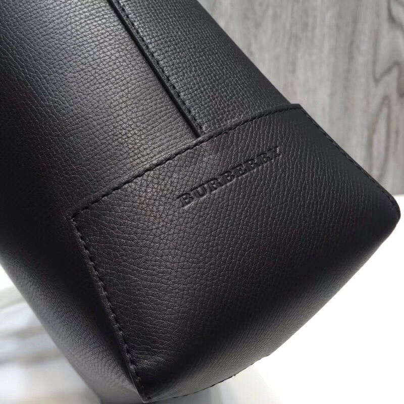 bb Small Embossed Crest Tote Black 