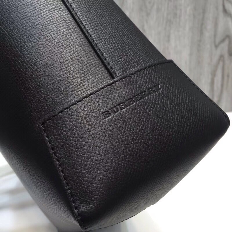 bb Small Embossed Crest Tote Black 