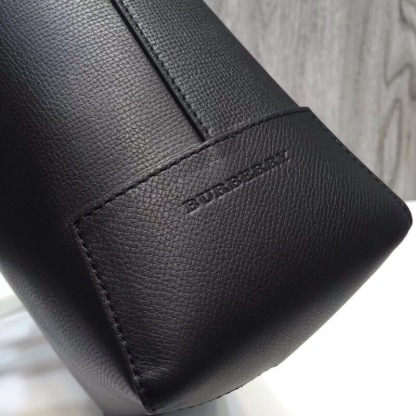 bb Small Embossed Crest Tote Black 