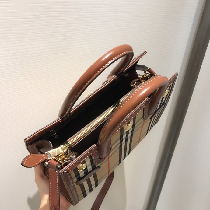 bb Mini Vintage Check Two-handle Title Bag Archive Beige 