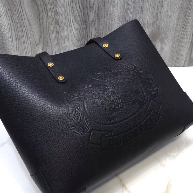 bb Small Embossed Crest Tote Black 