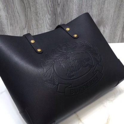 bb Small Embossed Crest Tote Black 