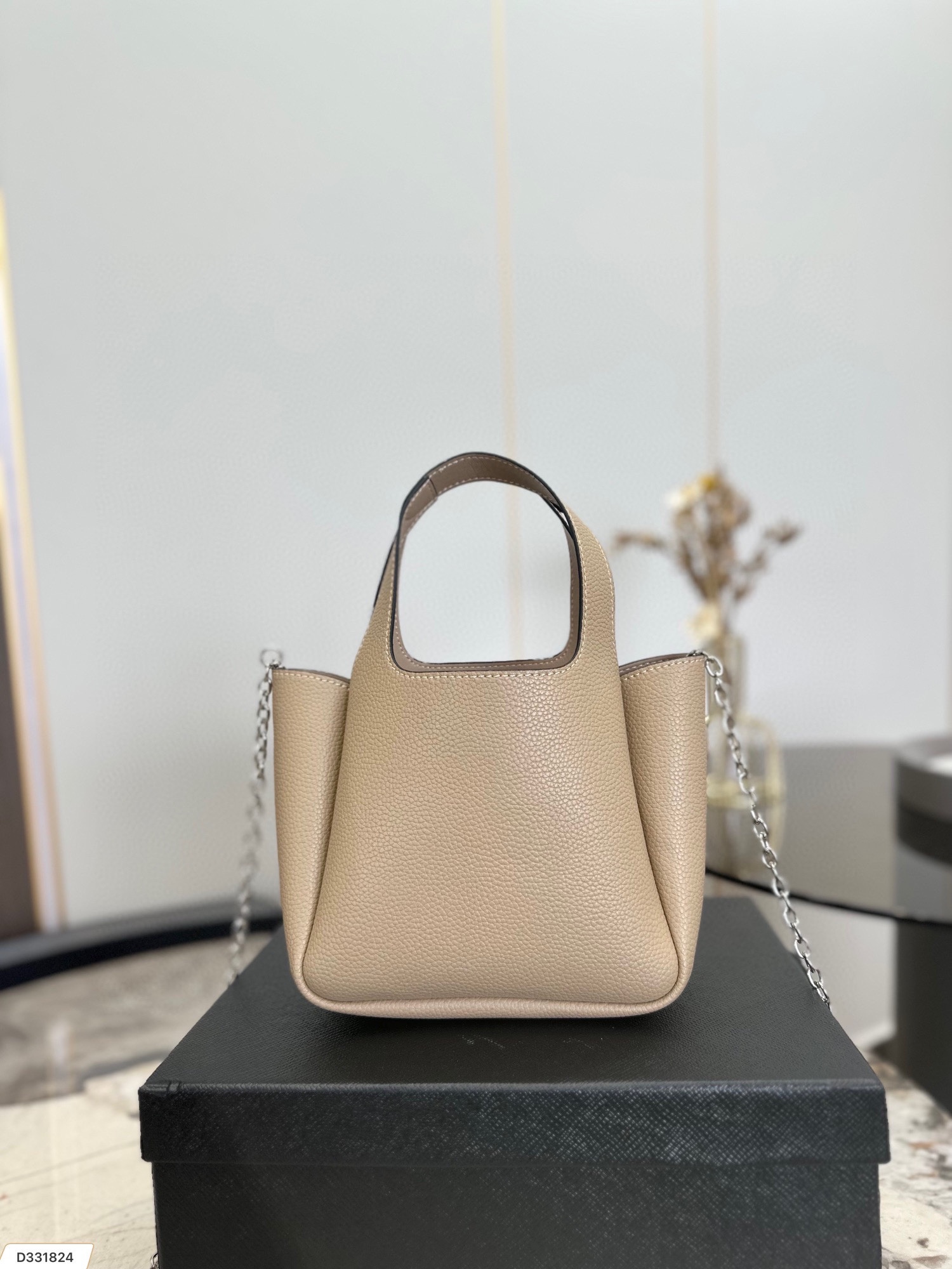 Pra new arrival tote bag