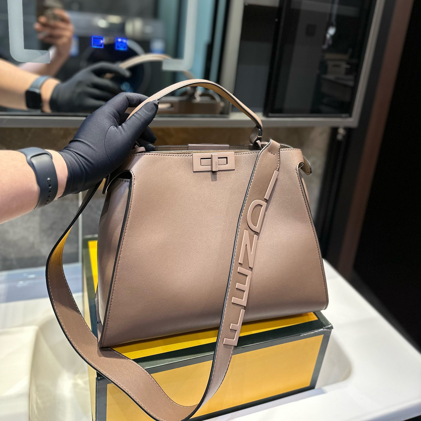 FEN Peekaboo new arrival tote bag 