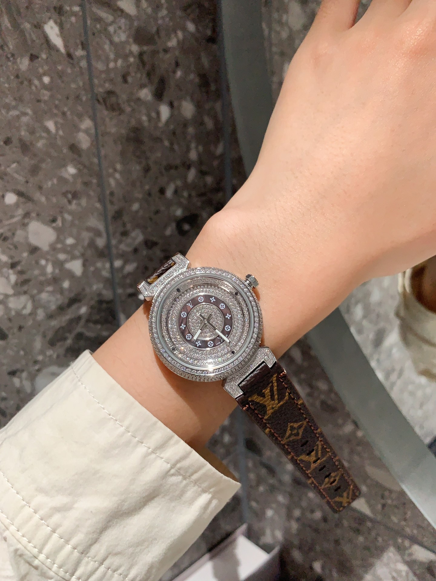 Louis Tambour slim monogran