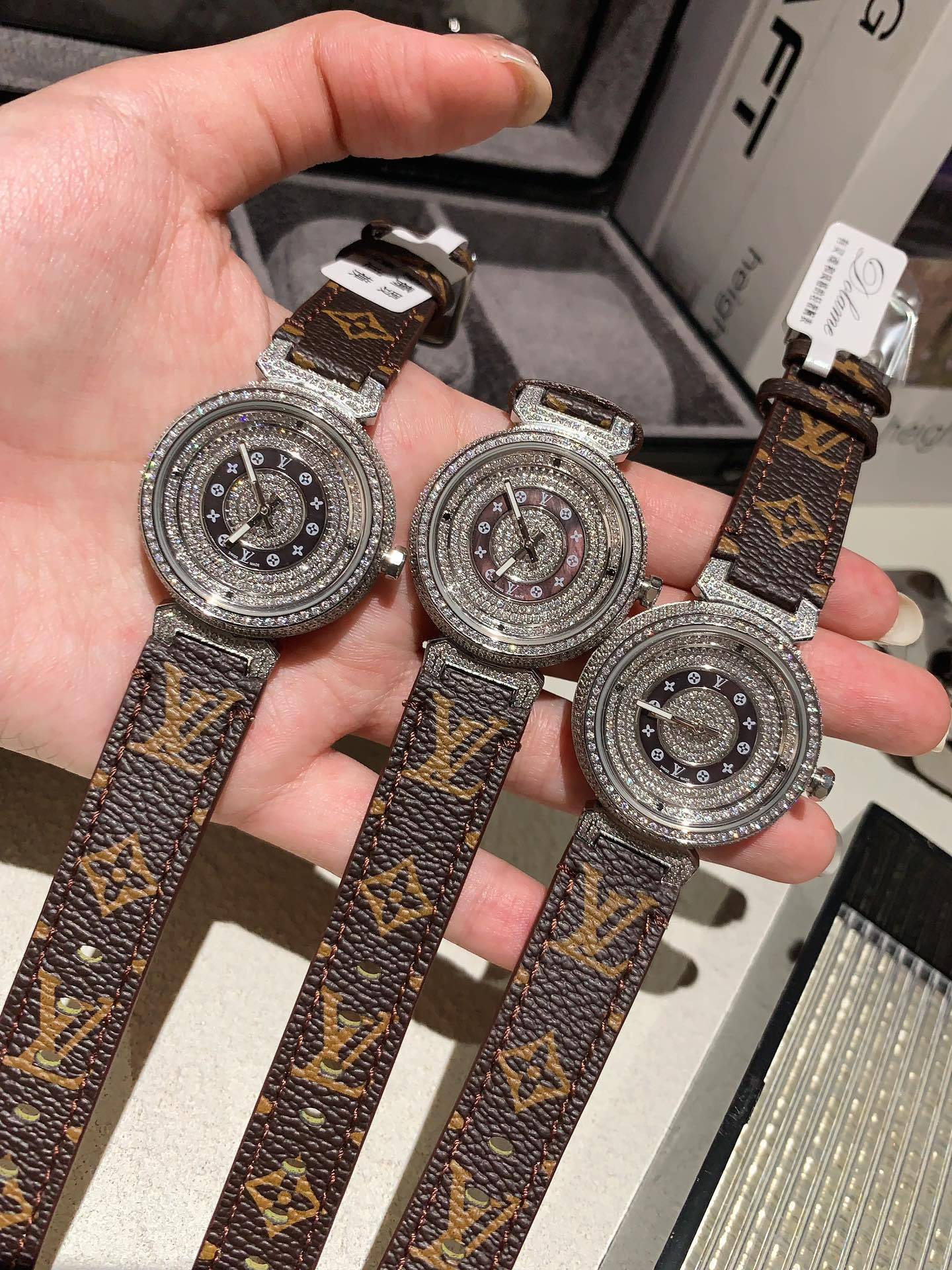 Louis Tambour slim monogran