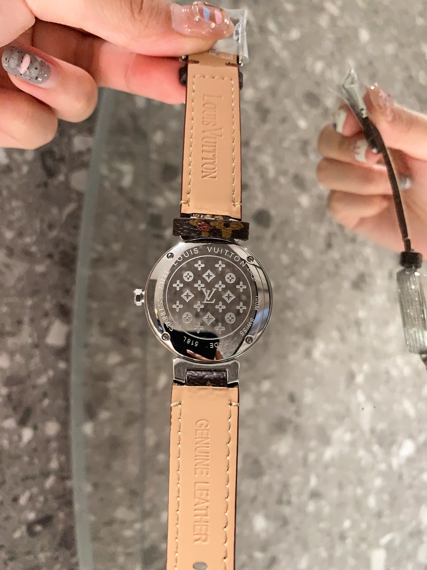 Louis Tambour slim monogran