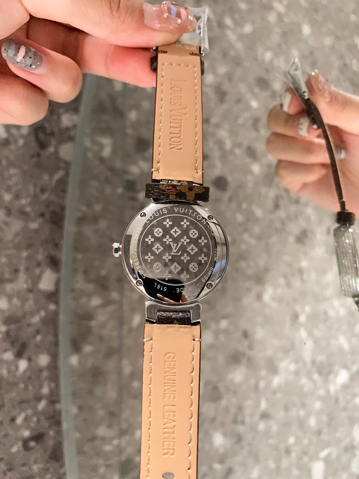 Louis Tambour slim monogran