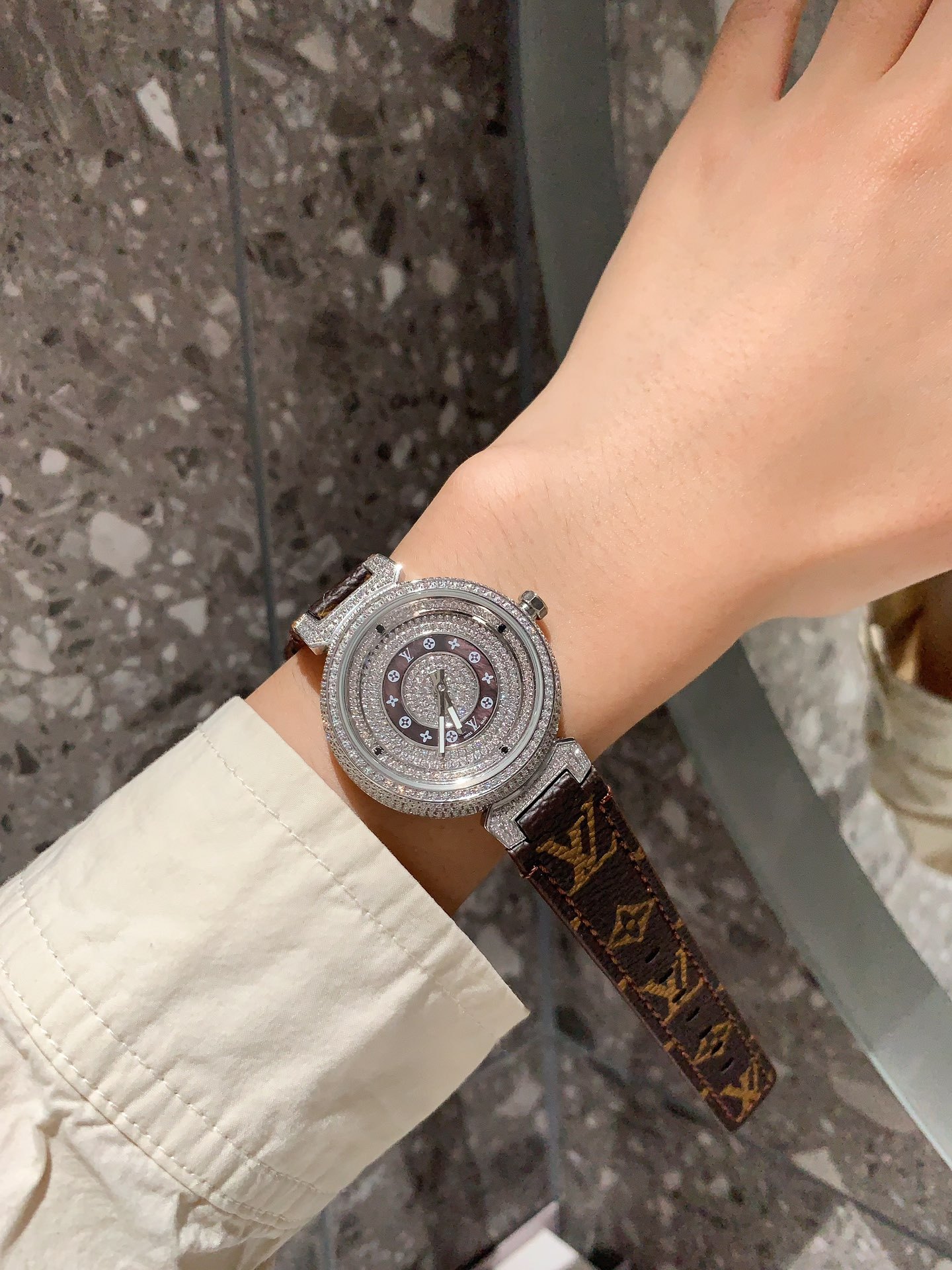 Louis Tambour slim monogran