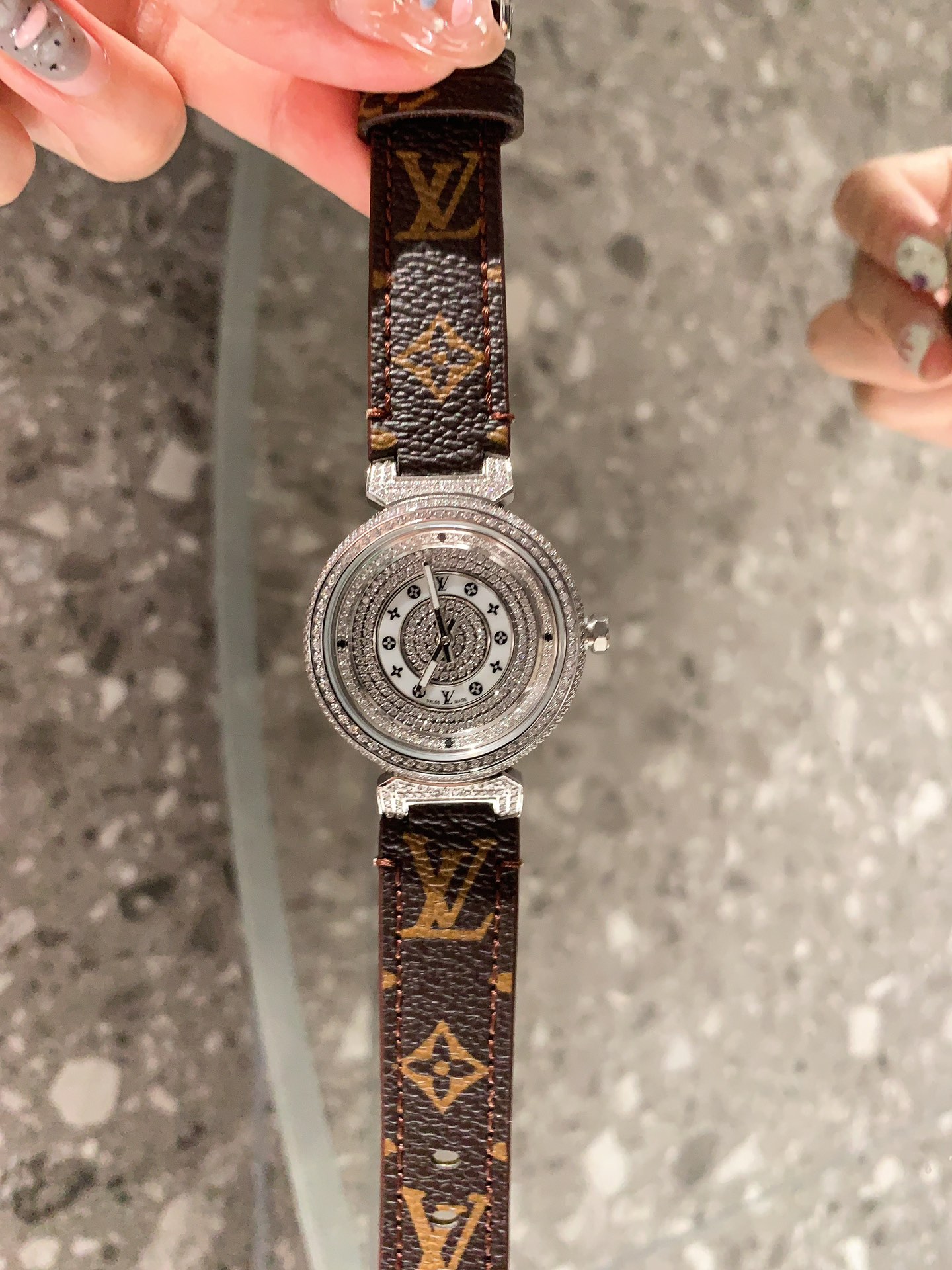 Louis Tambour slim monogran