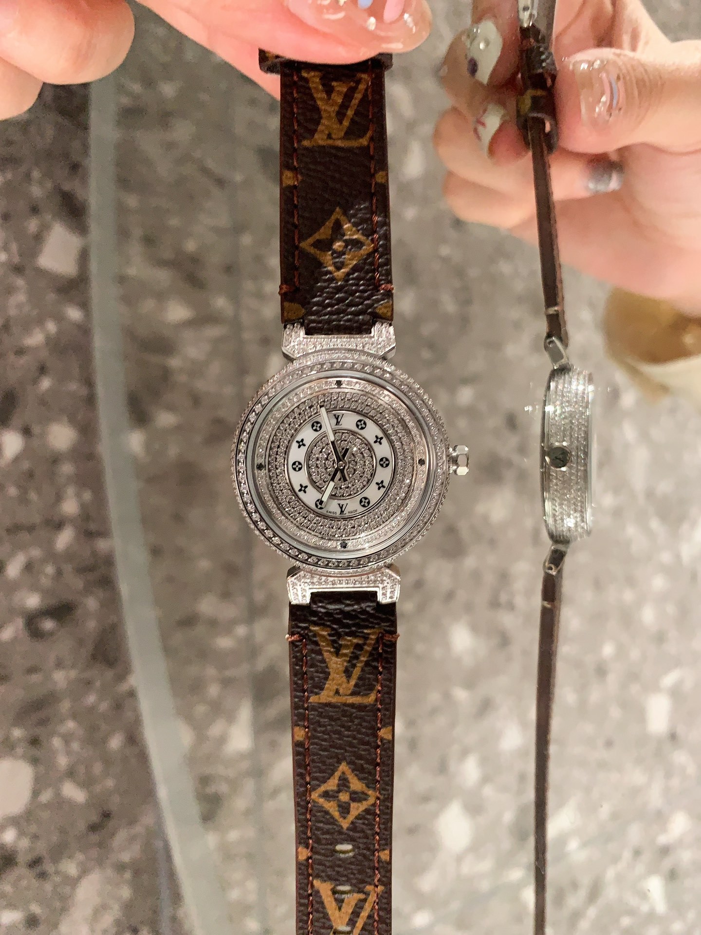 Louis Tambour slim monogran