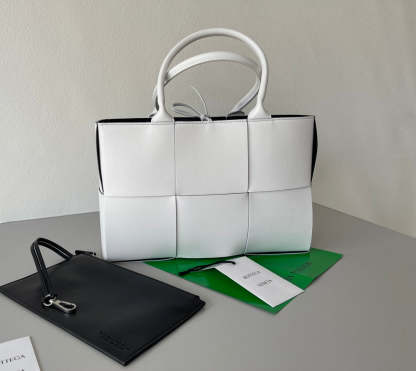 BV ARCO Tote Bag