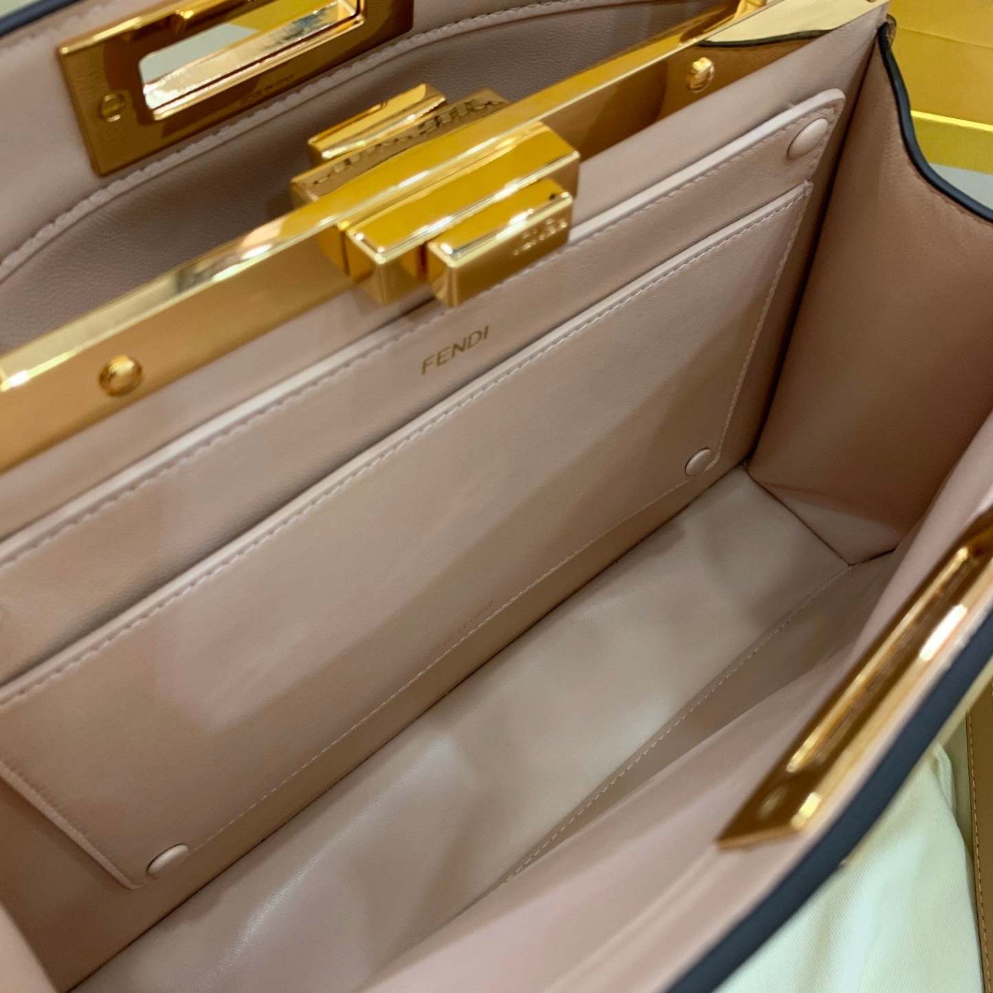 Fd Peekaboo  Small iseeu Bag