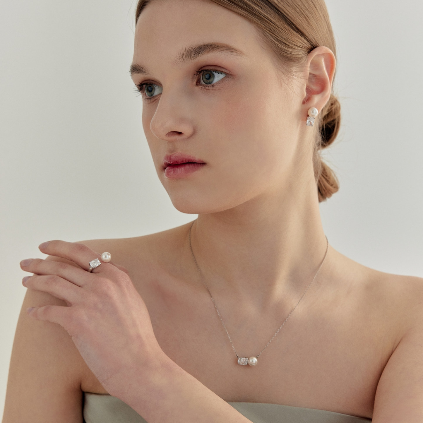 Cushion Pearl Earrings 쿠션 펄 귀걸이 