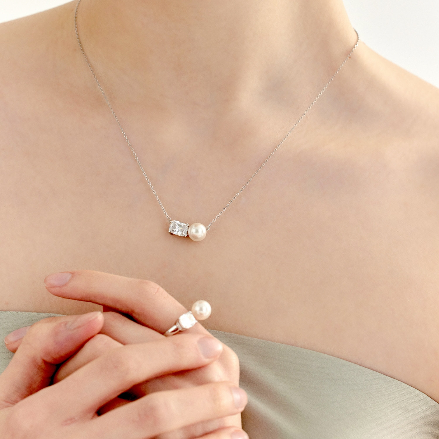 Cushion Pearl Necklace (W) 쿠션 펄 목걸이