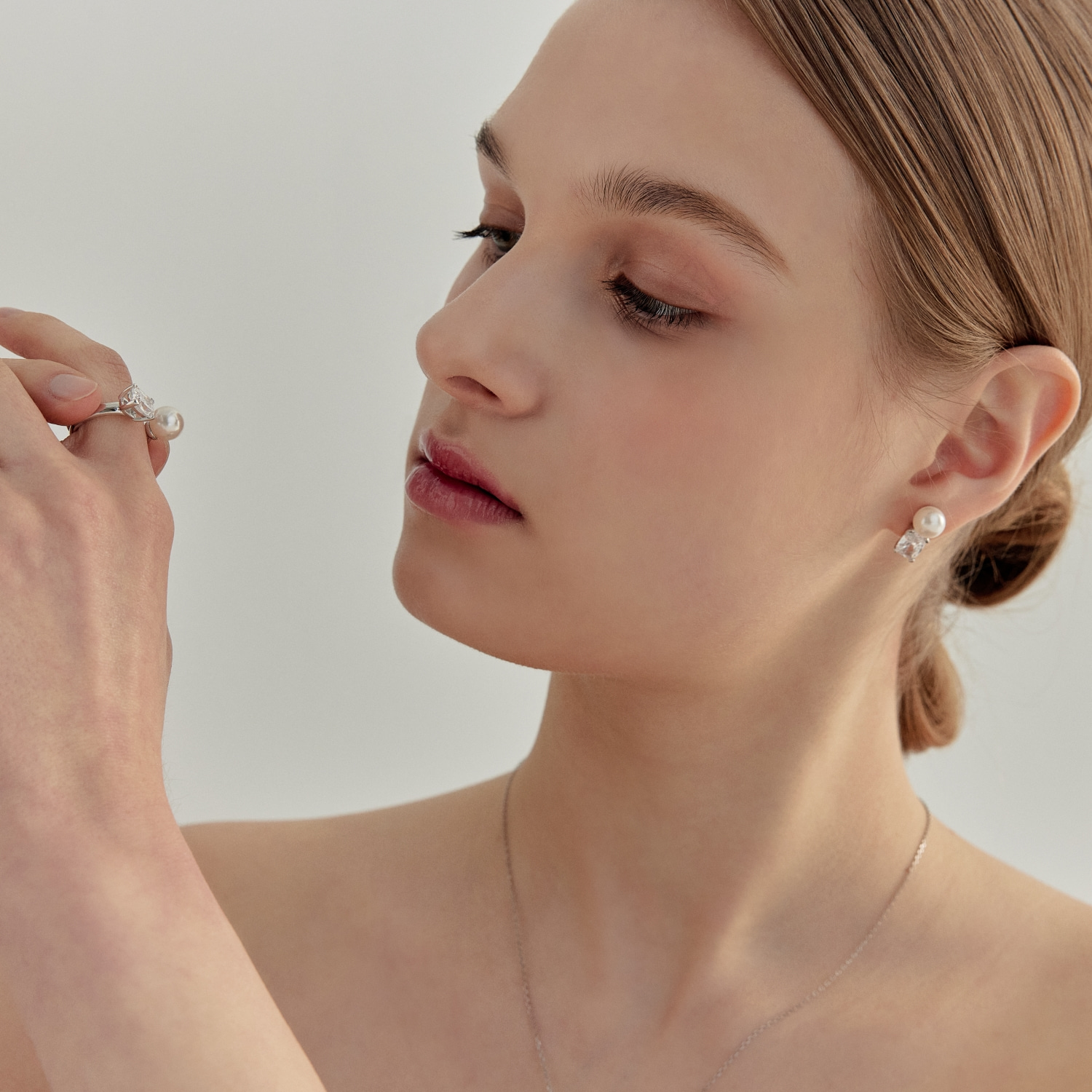 Cushion Pearl Earrings 쿠션 펄 귀걸이 