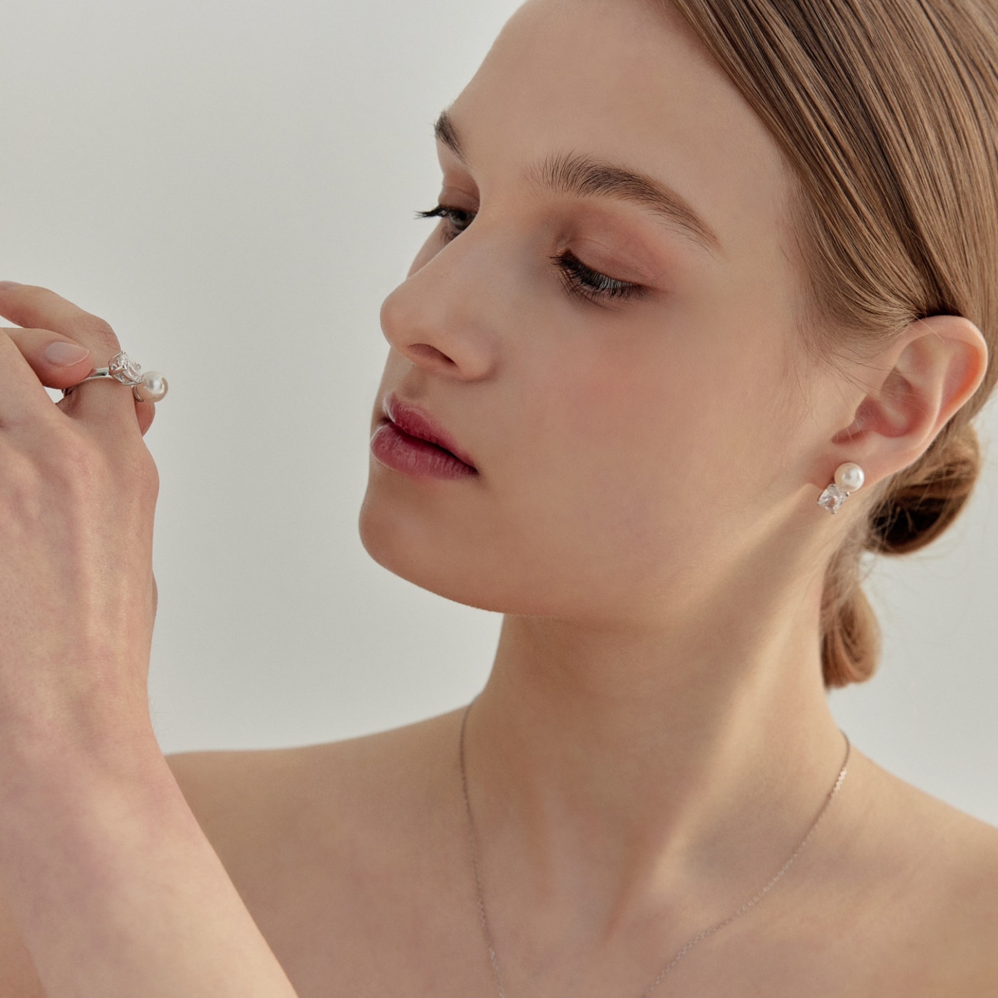 Cushion Pearl Earrings 쿠션 펄 귀걸이 