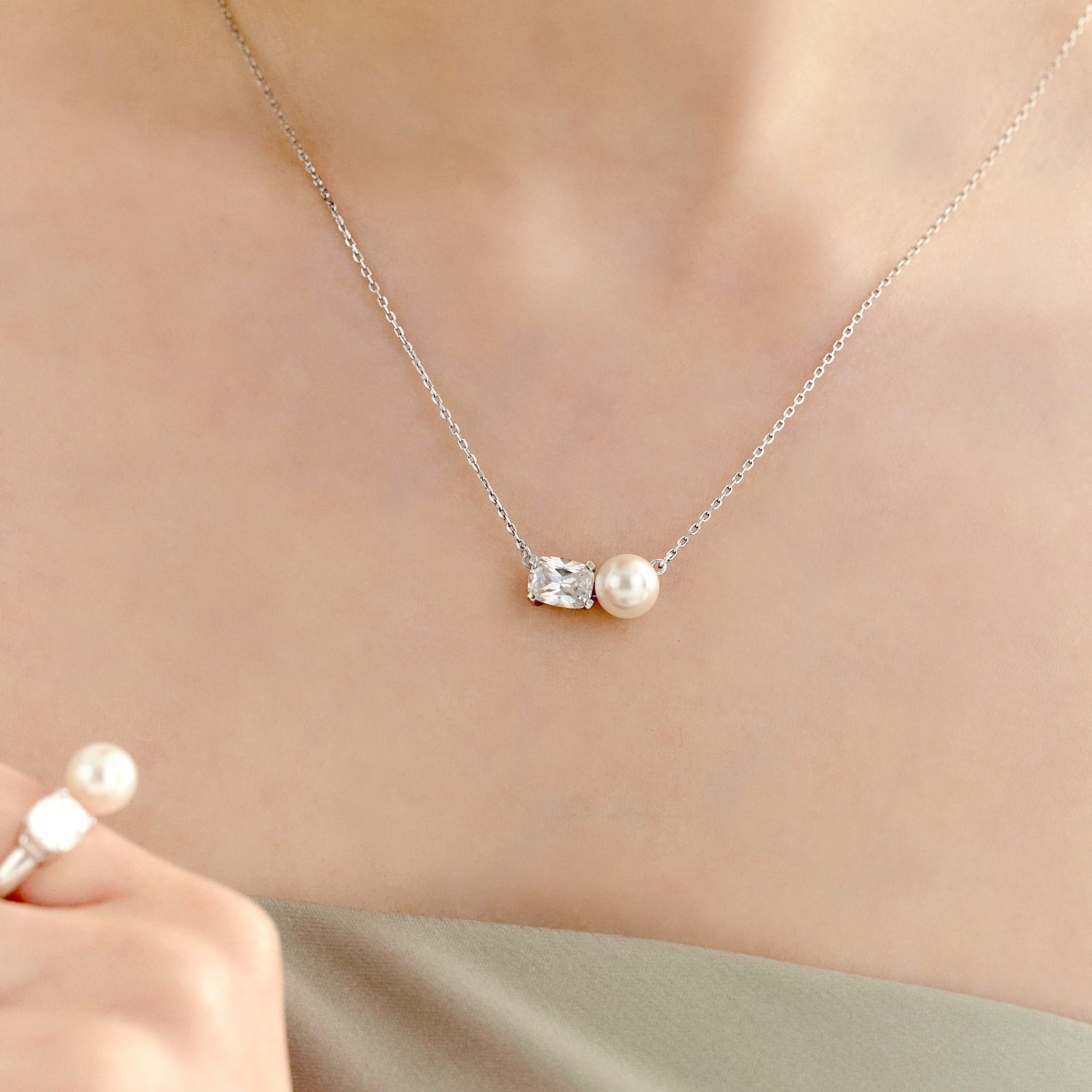 Cushion Pearl Necklace (W) 쿠션 펄 목걸이