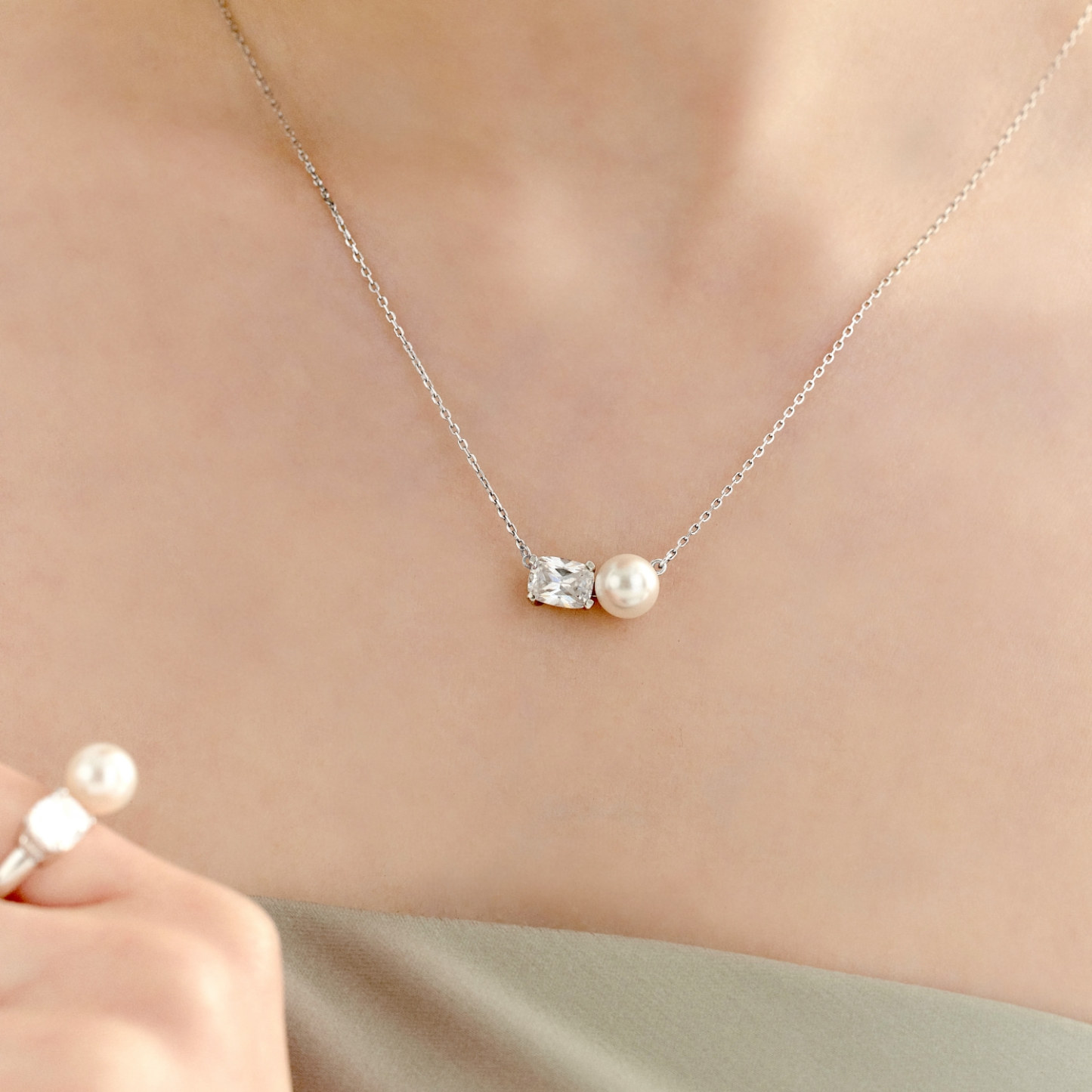 Cushion Pearl Necklace (W) 쿠션 펄 목걸이