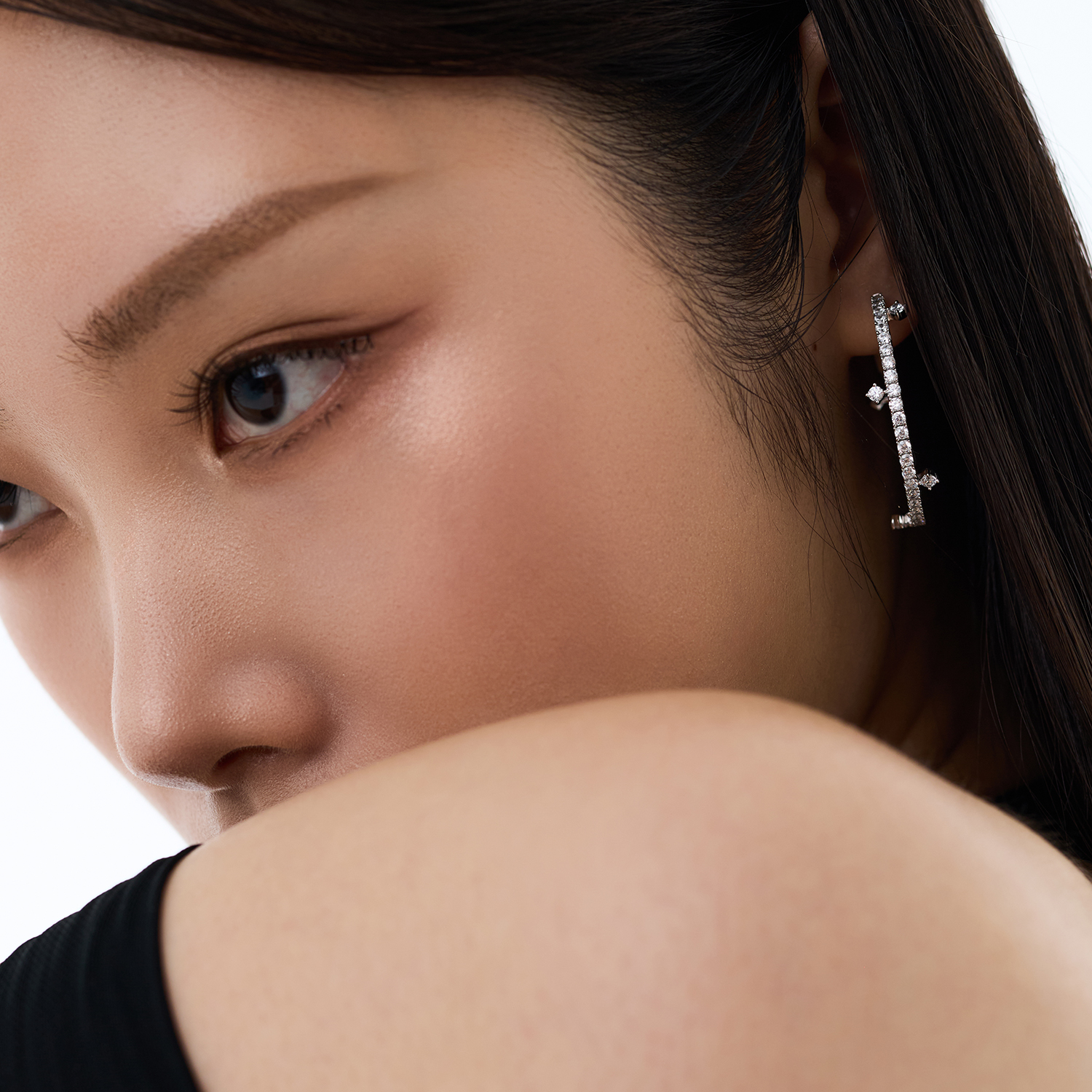 Cross Hoop Earrings 크로스 훕 귀걸이