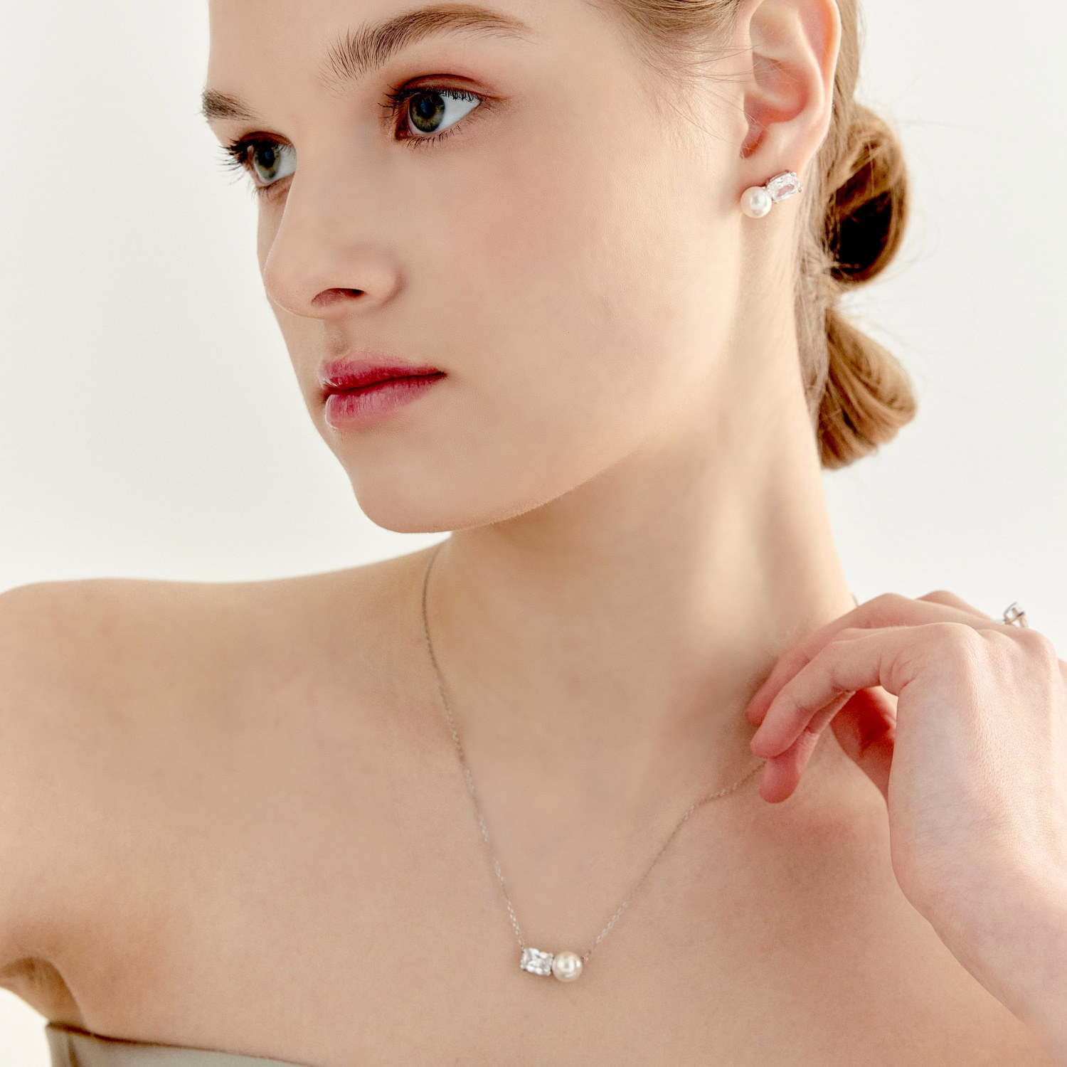 Cushion Pearl Necklace (W) 쿠션 펄 목걸이