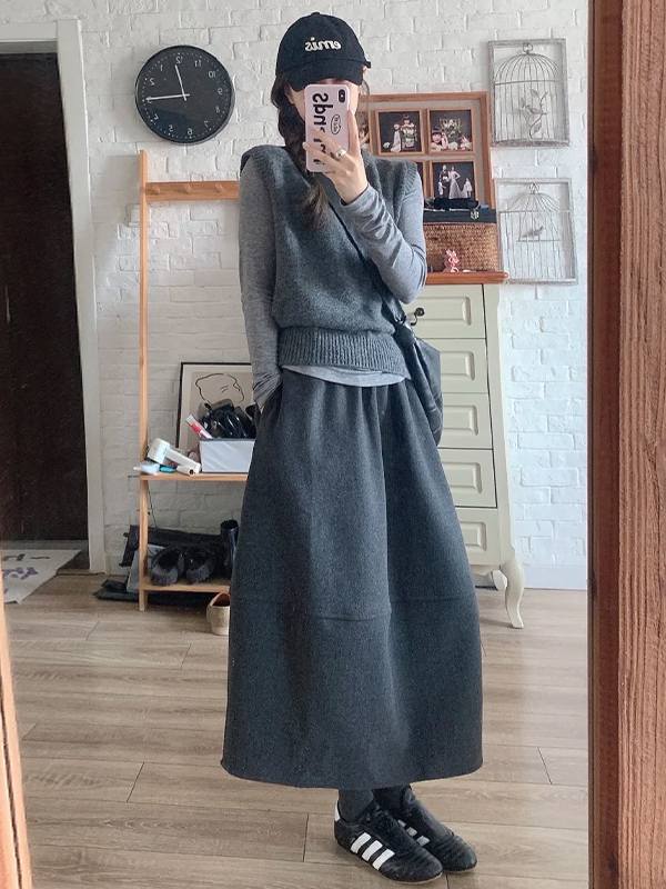 預售巨溫柔 灰色刺繡針織馬甲+純棉上衣+毛呢花苞半身裙｜氣質感十足