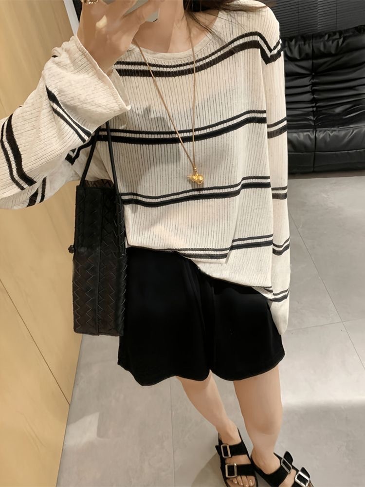 初秋款 條紋針織薄款長袖 後背鏤空鈕扣設計｜輕薄寬鬆 隨性百搭