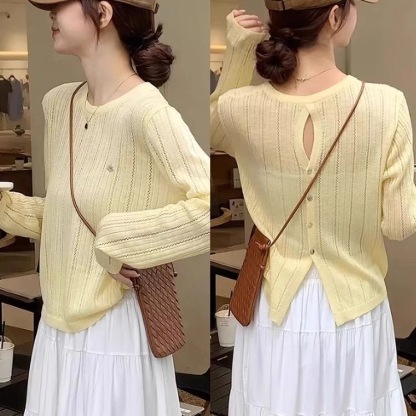 初秋款 針織薄款上衣 圓領套衫 後背鏤空鈕扣設計｜ 溫柔知性風