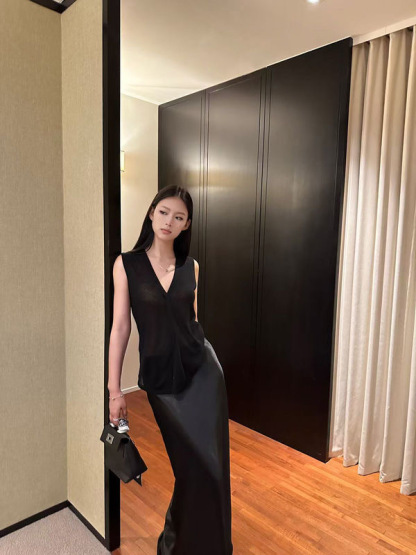 「限量」 老錢風 V領針織無袖上衣 輕薄設計感｜性感知性 通勤百搭