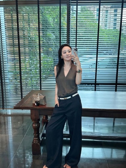 「限量」 老錢風 V領針織無袖上衣 輕薄設計感｜性感知性 通勤百搭