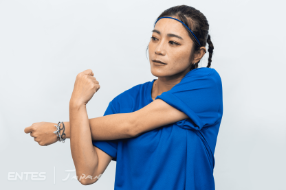 UネックTシャツ