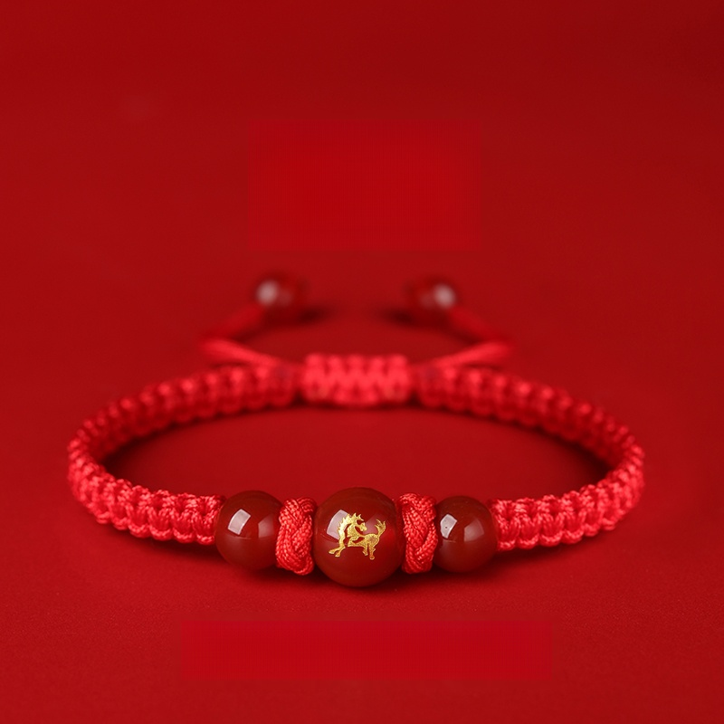 สร้อยข้อมือแดงมงคล ปีมะเส็ง 2026 จากวัดหว่องไท่ซิน - เสริมดวง 12 นักษัตร แก้ชง เรียกโชคลาภ