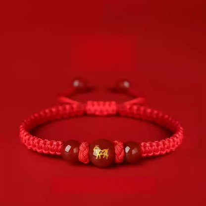 สร้อยข้อมือแดงมงคล ปีมะเส็ง 2026 จากวัดหว่องไท่ซิน - เสริมดวง 12 นักษัตร แก้ชง เรียกโชคลาภ