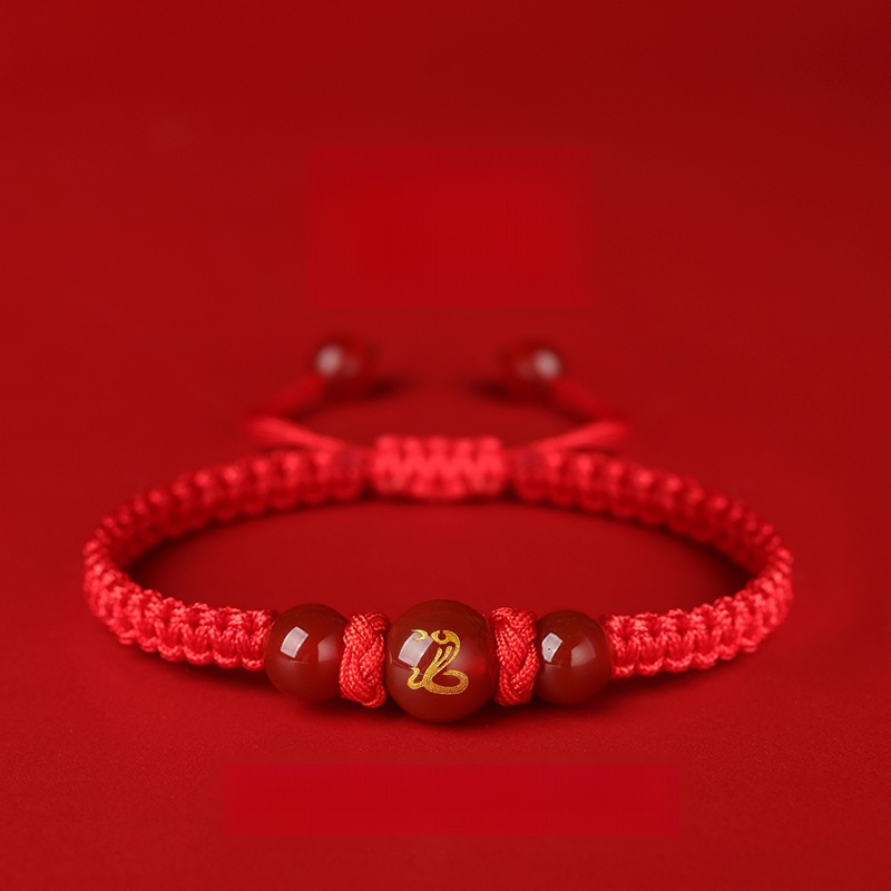 สร้อยข้อมือแดงมงคล ปีมะเส็ง 2026 จากวัดหว่องไท่ซิน - เสริมดวง 12 นักษัตร แก้ชง เรียกโชคลาภ