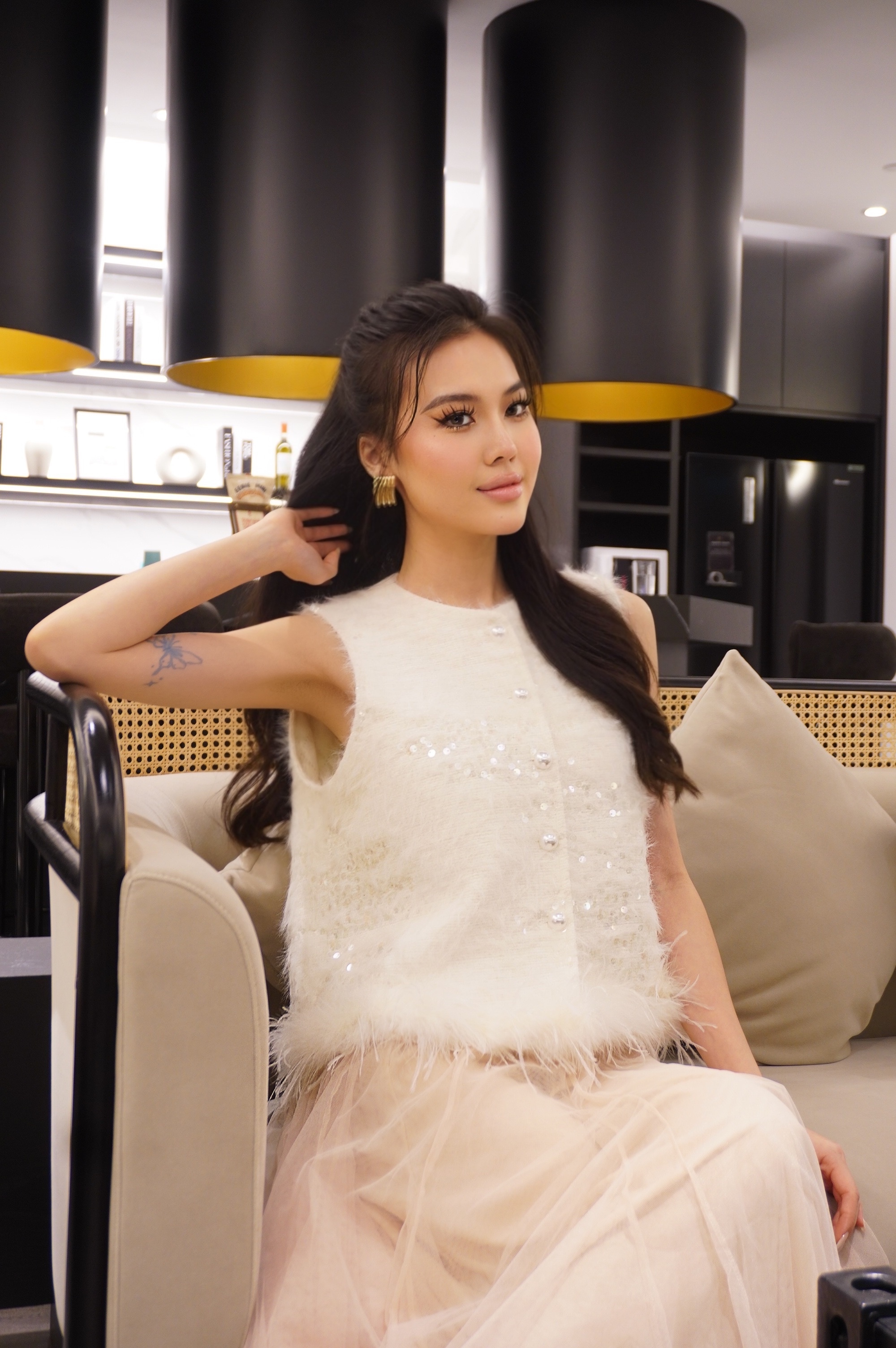 Luna Feather-Edge Statement Top MC2078