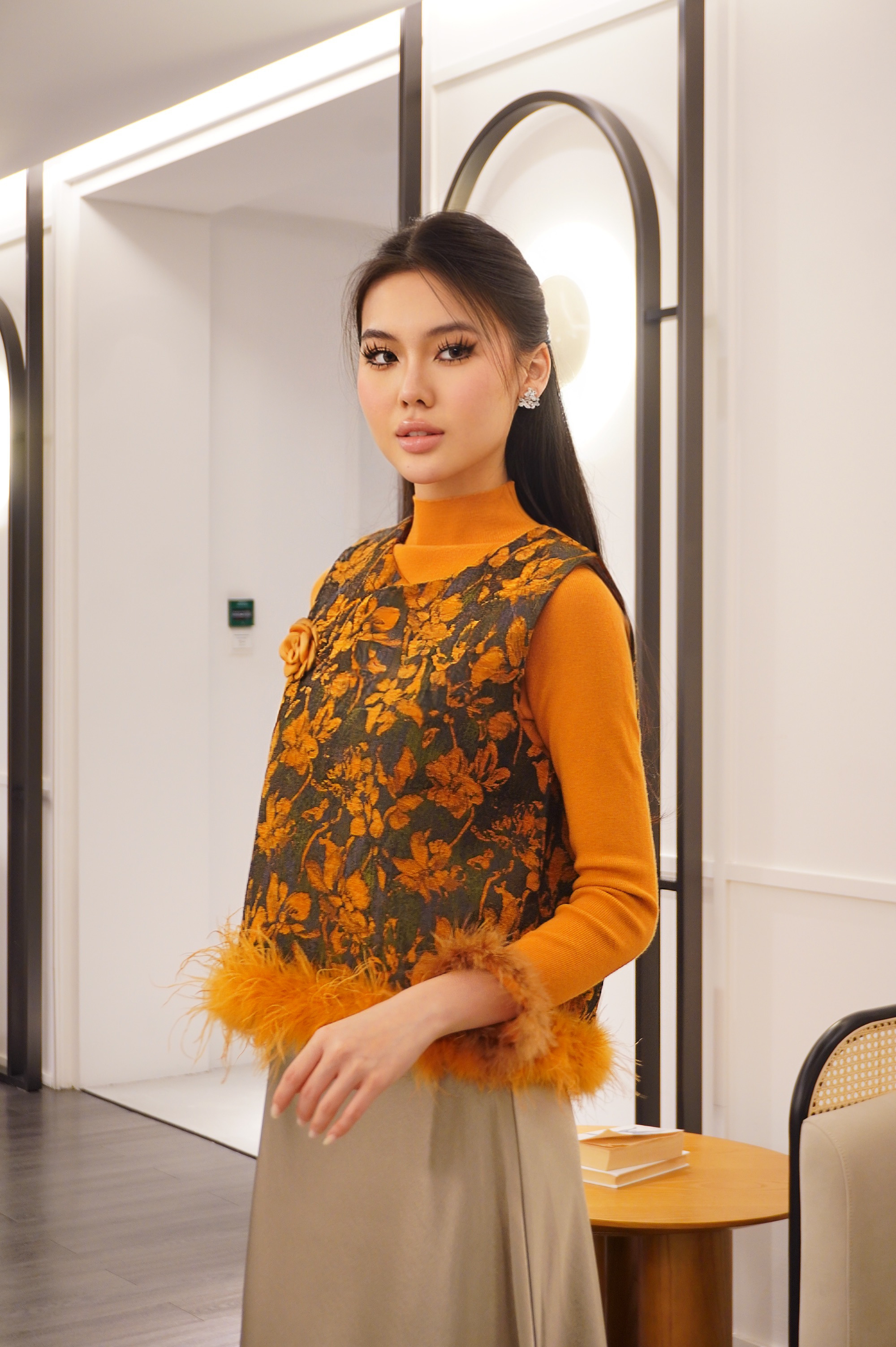  Sleeveless Floral Brocade Top MC2091