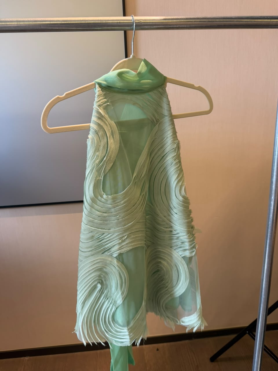 Textured Swirl Sleeveless 2217