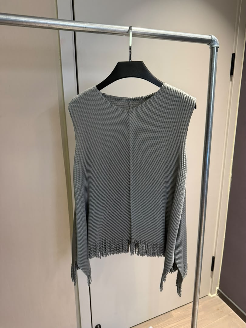 Plissé Fringe Sleeveless Top 2238