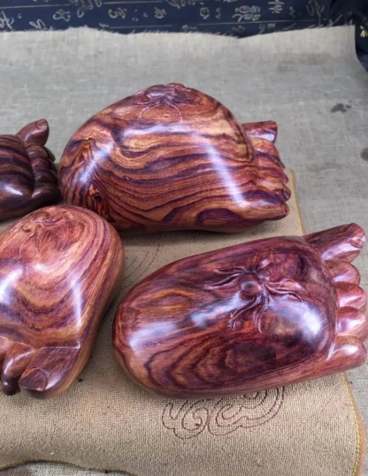 海南黄花里紫油梨【満足は永遠の幸福】柄部分。仕様：10.5×6.5×6 重量152